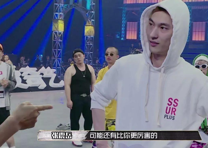 重庆rapper在贵阳被打—(重庆diss贵阳) 重庆rapper在贵阳被打—(重庆diss贵阳)