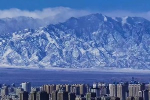 银川静默，贺兰山下，一座城的坚韧与温度